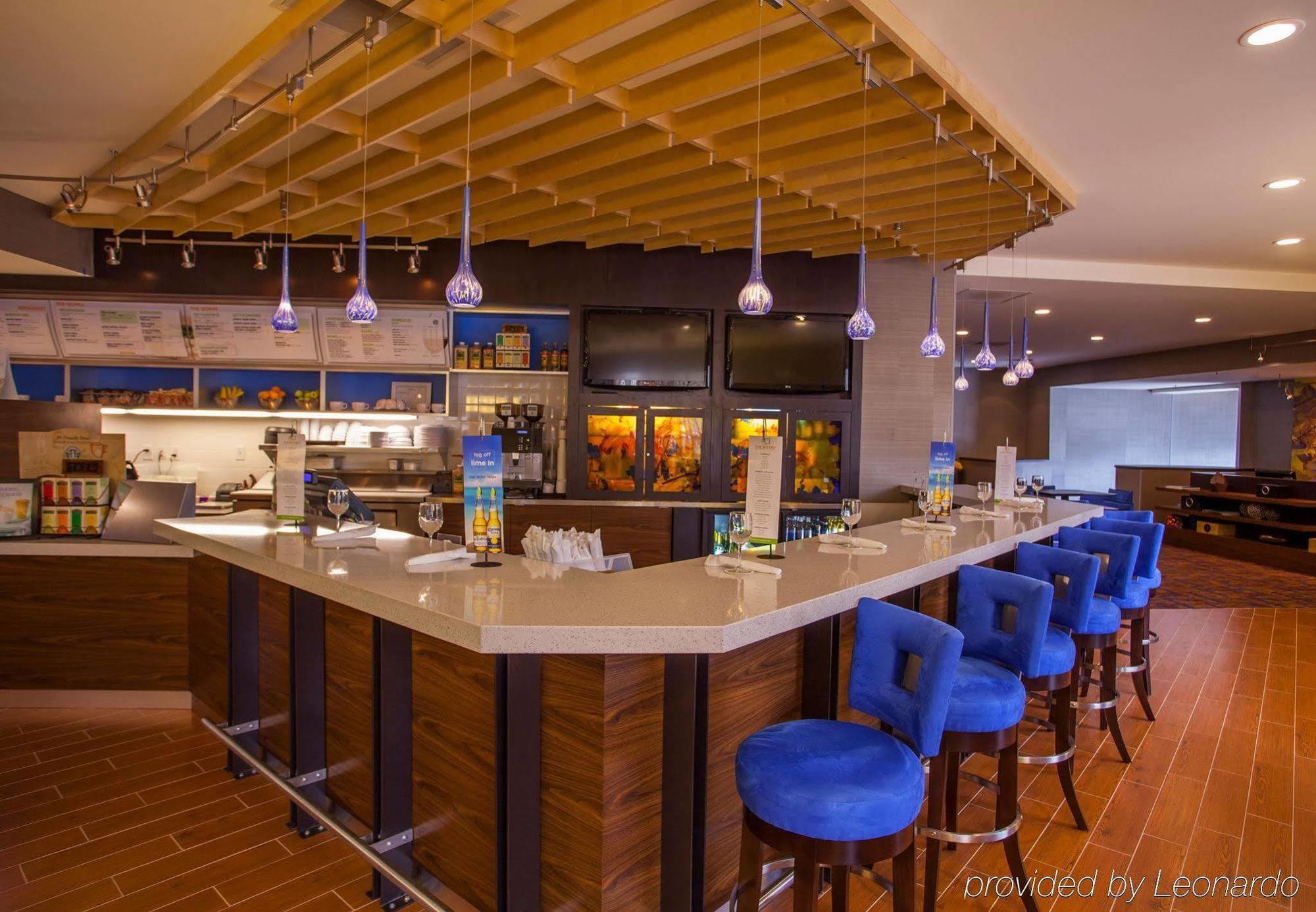 Courtyard By Marriott Charlotte Airport Loso Hotel