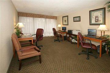 Courtyard By Marriott Airport Loso Hotel
