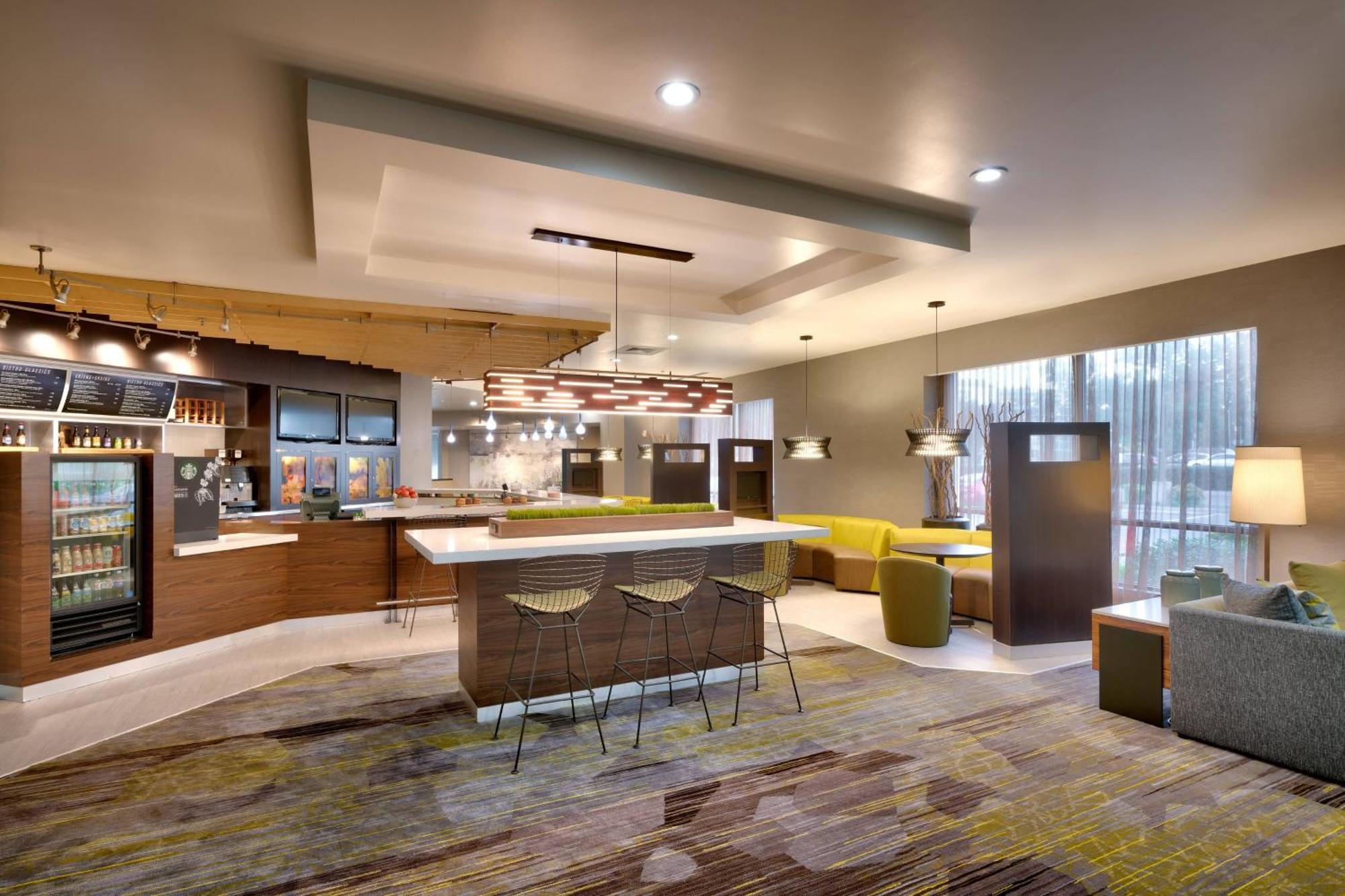 Courtyard By Marriott Airport Loso